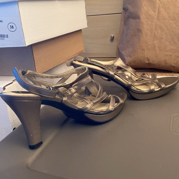 Naturalizer 8.5M pewter heels 4” - Picture 4 of 14
